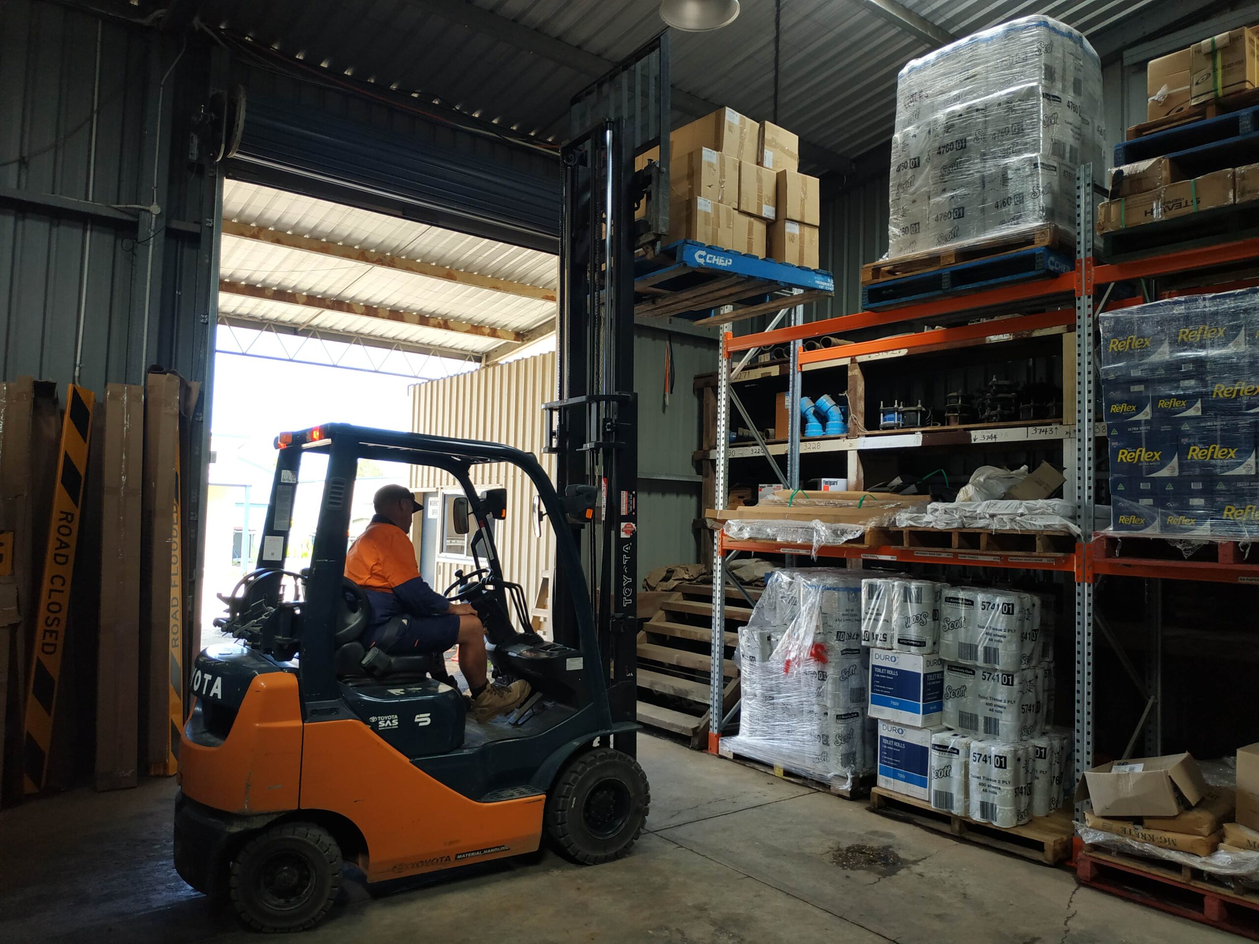 Forklift loading shelves